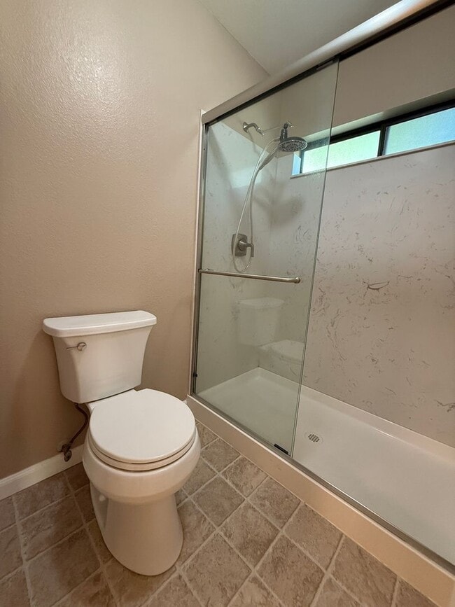 Building Photo - A Cute Single Quiet Court Home!