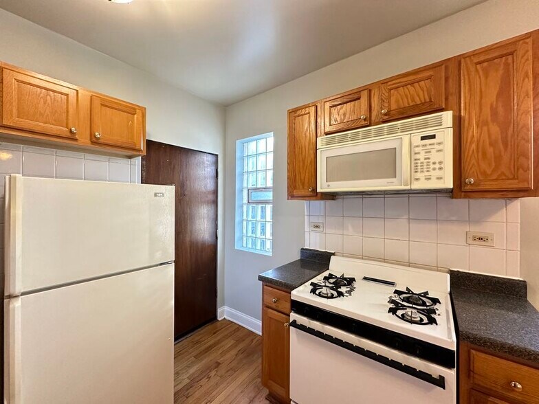 Building Photo - 4041 N Paulina St