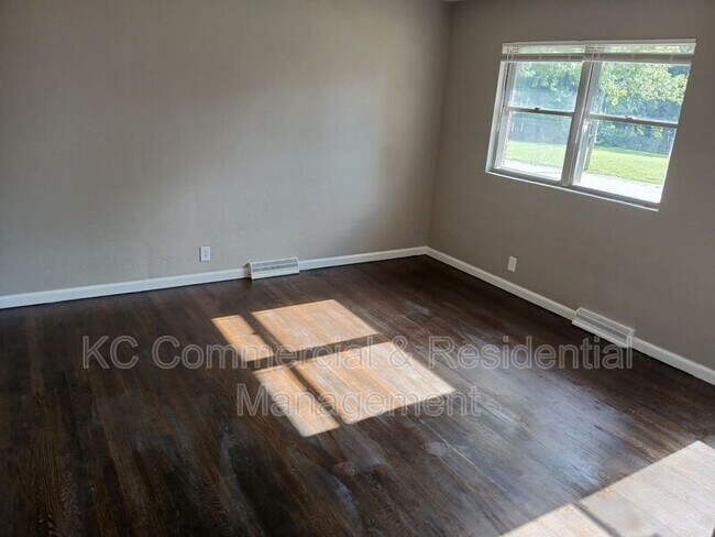 Building Photo - 1705 N Lynn St