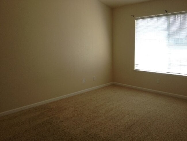 Building Photo - 1301 Lake Cir