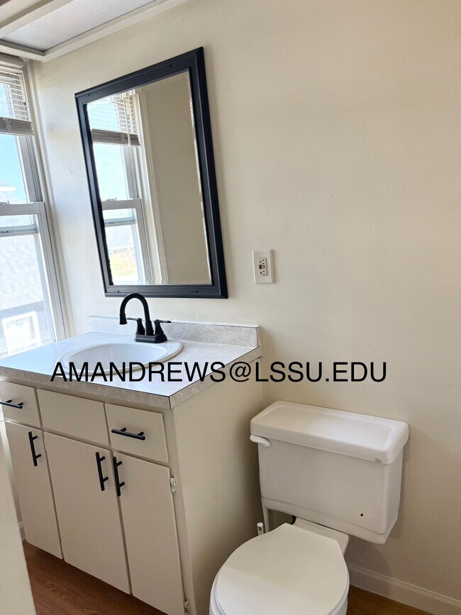 Building Photo - 607 11th St