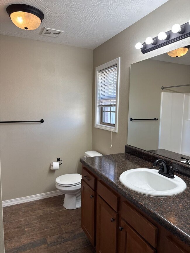 Building Photo - Beautiful Home in Deer Lake Estates