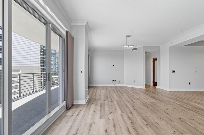 Building Photo - 449 S 12th St
