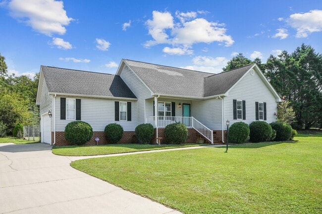 Building Photo - 202 Starcrest Dr