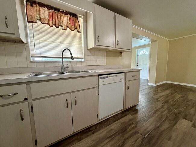 Building Photo - 1809 Richter Ln