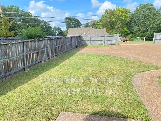 Building Photo - 7162 Charlton Way