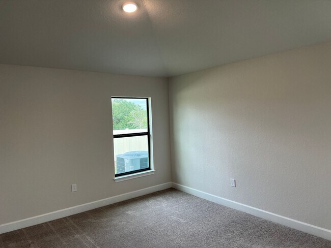 Building Photo - Rent this brand-new home in Davenport today!