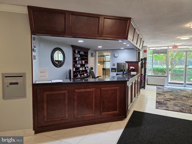Building Photo - 2059 Huntington Ave