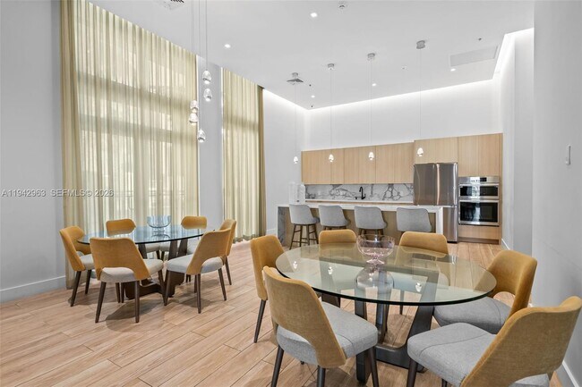 Building Photo - 90 SW 3rd St