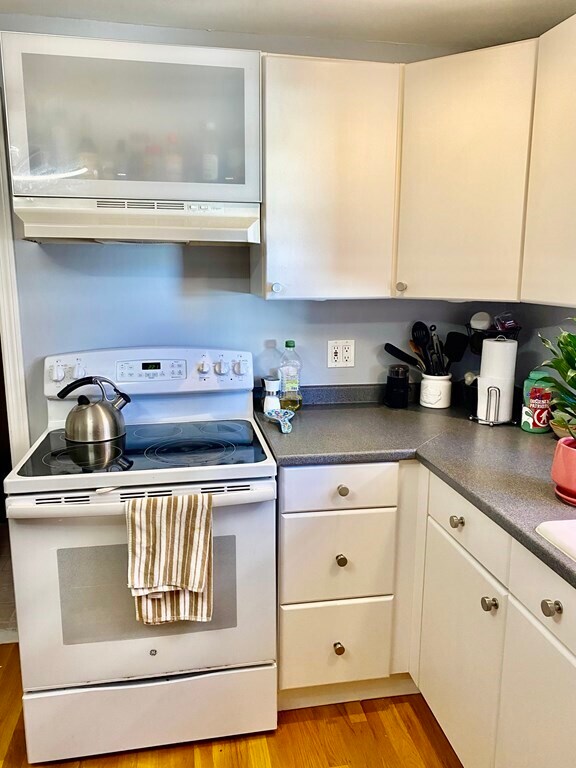 Building Photo - 135 Central St