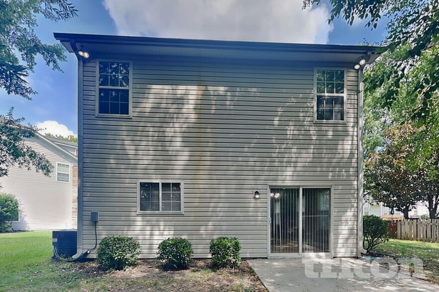 Building Photo - 13706 Traherne Ct
