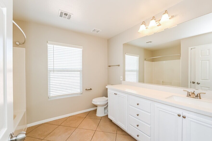 Building Photo - 9534 Vast Valley Ave