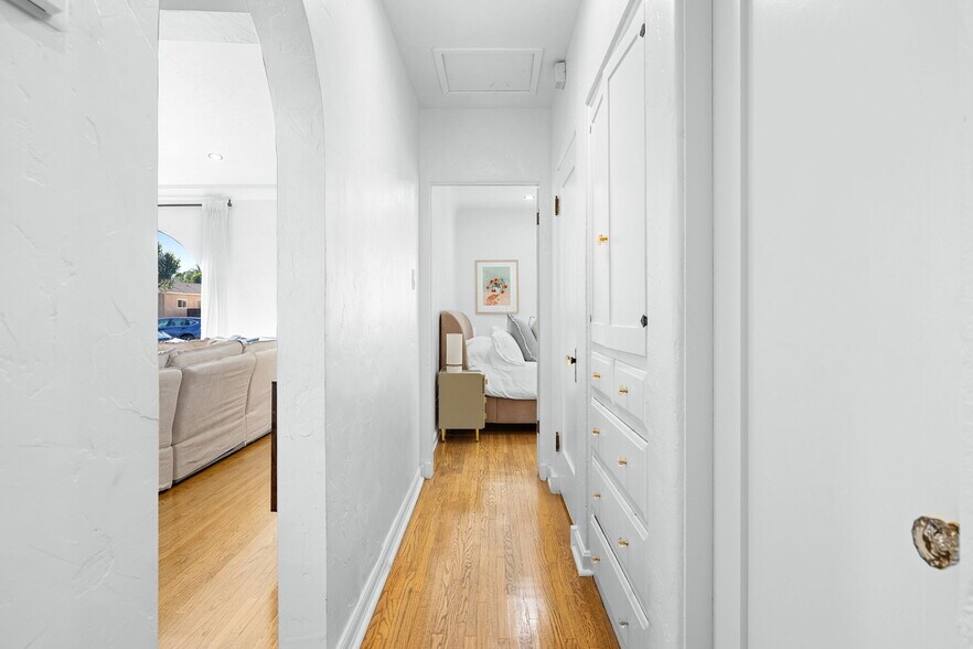 Building Photo - 3758 Gaviota Ave