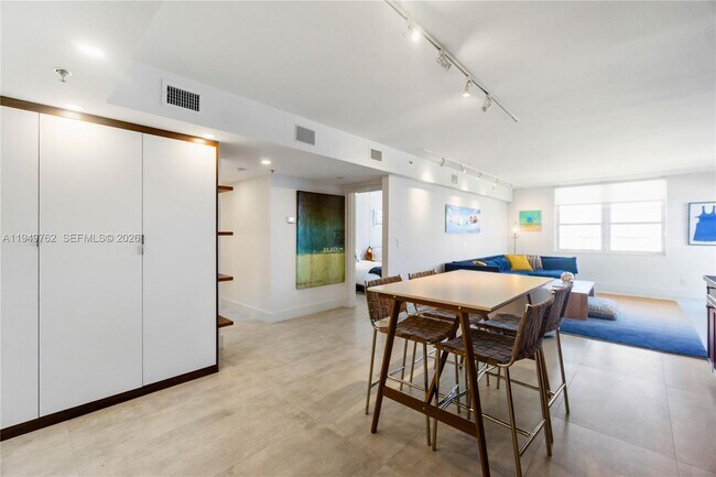 Building Photo - 100 Lincoln Rd