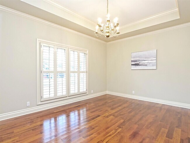 Building Photo - 6605 Mesa Dr