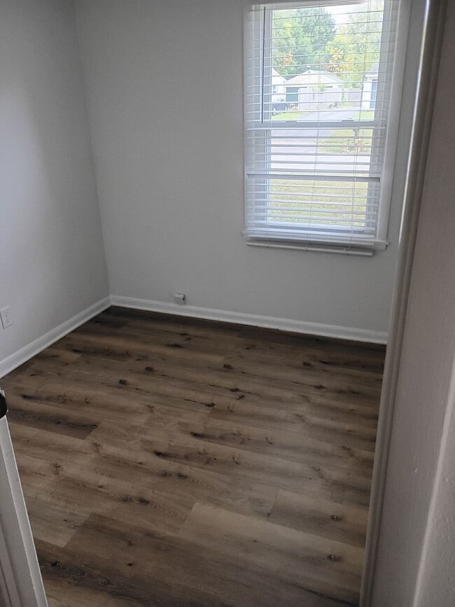 Building Photo - Updated 3BR/2BA + Detached 2-Car Garage!