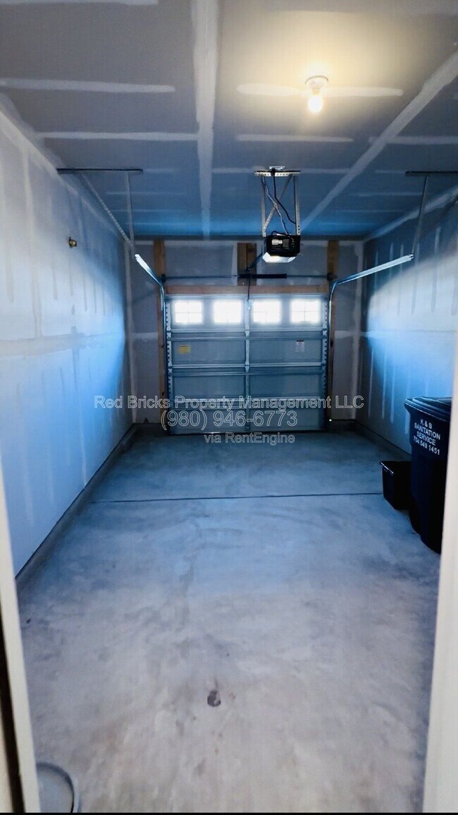 Building Photo - 8131 Murray Br Dr