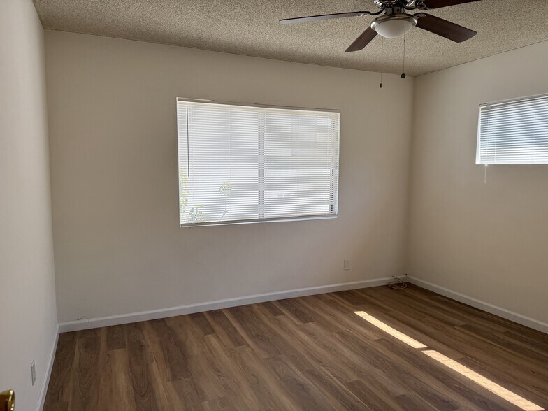 Building Photo - 330 E Fairview Ave