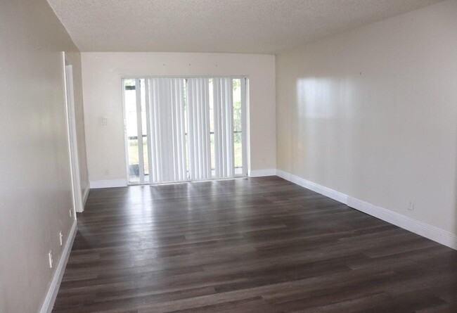 Building Photo - 7820 S Colony Cir