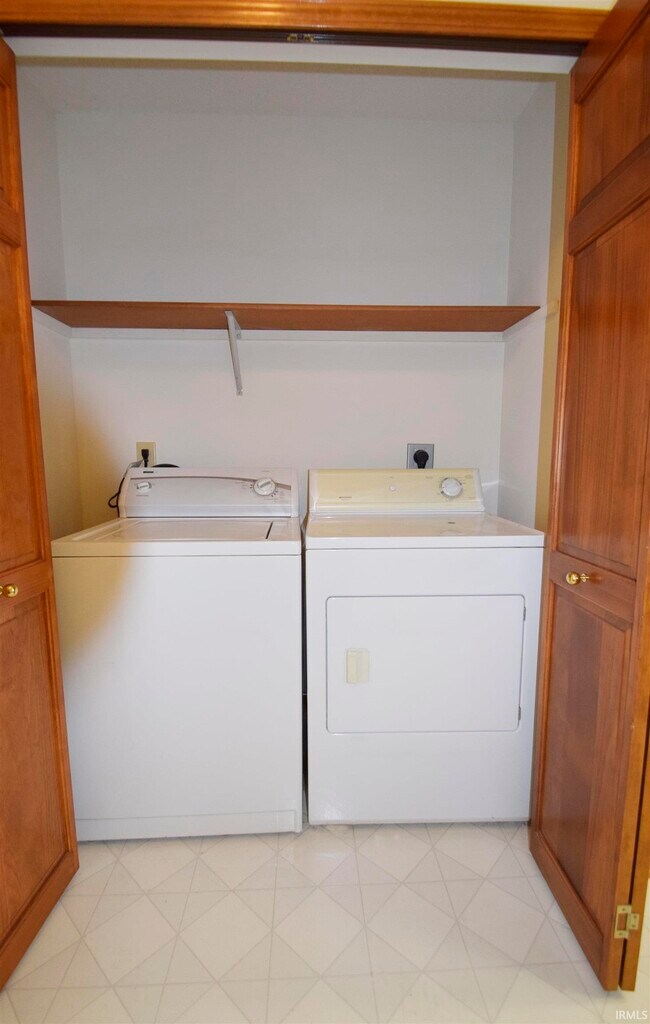 Building Photo - 7455 Montclair Dr