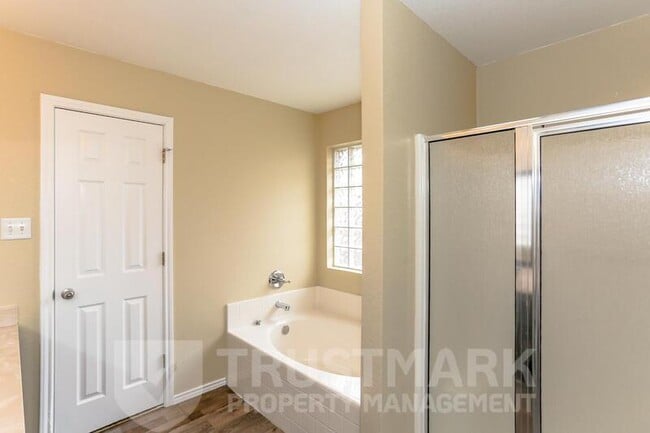 Building Photo - 5406 Shawn Dr