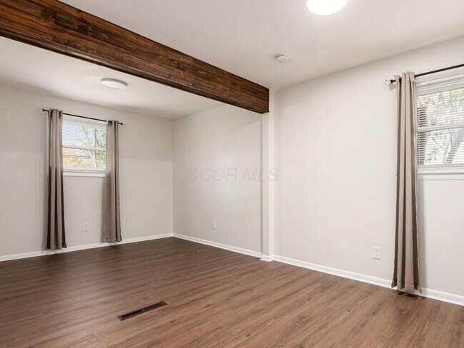 Building Photo - 1543 S Hamilton Rd