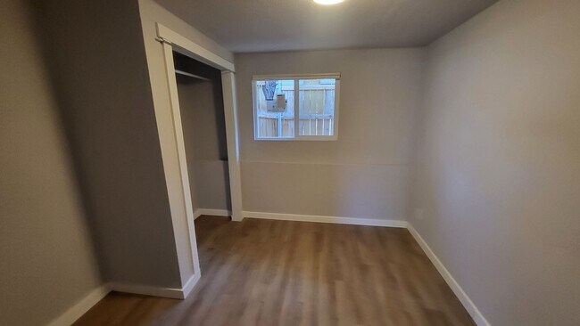Building Photo - 2459 NE Burks Ct