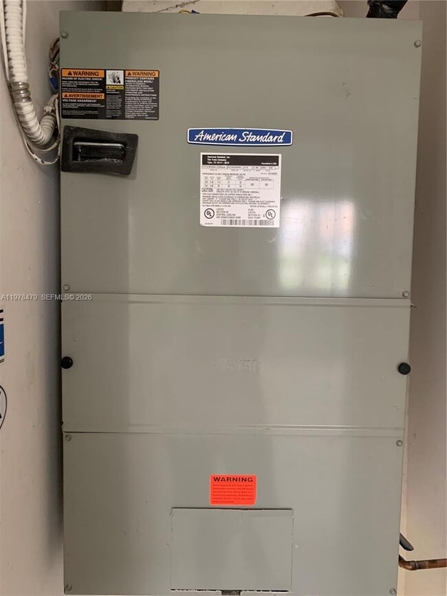 Building Photo - 570 S Park Rd