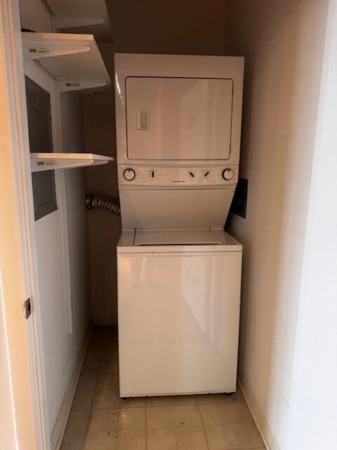 Building Photo - 2001 S Calumet Ave