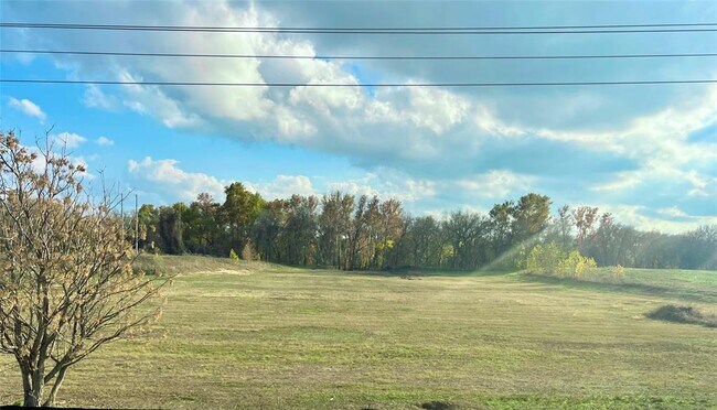 Building Photo - 611 Bluffview Dr.