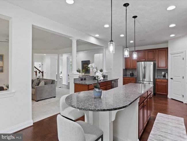 Building Photo - 41595 Revival Dr