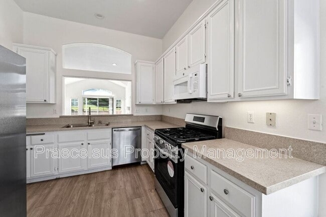 Building Photo - 2394-A Greenbriar Dr