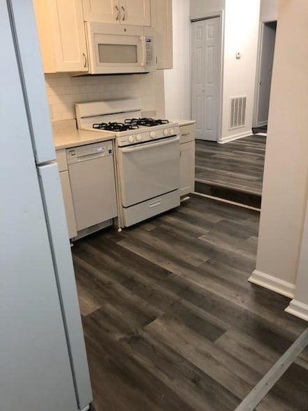 Full size appliances - 4020 Spring Garden ST