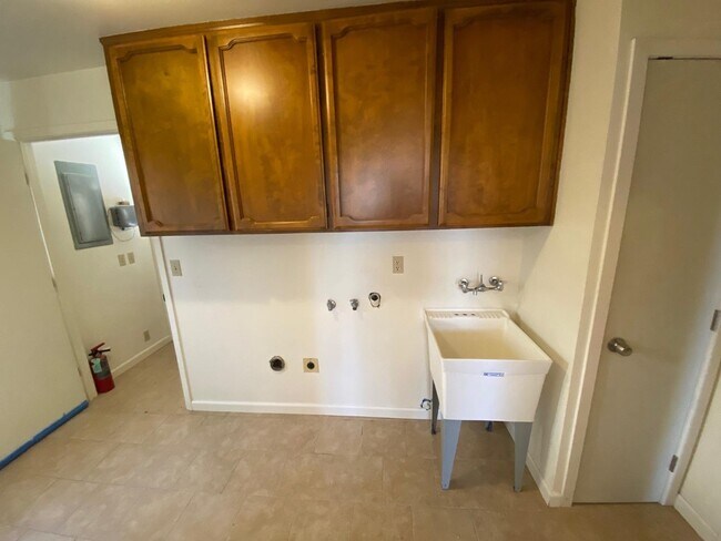 Building Photo - 41181 Wide Awake Ranch Rd