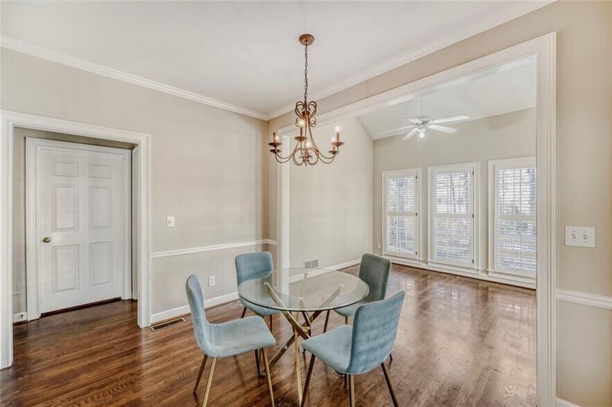 Building Photo - 1111 Lake Washington Dr NW