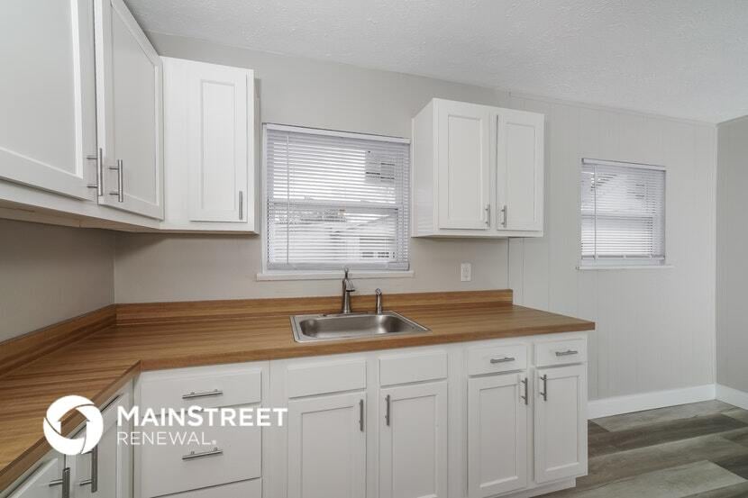 Building Photo - 9613 El Prado St