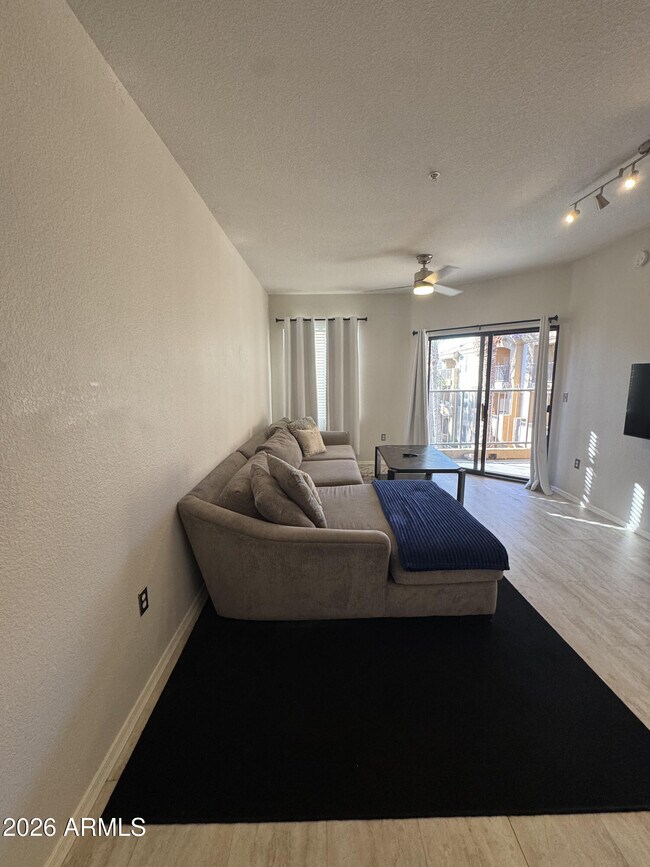 Building Photo - 5302 E Van Buren St