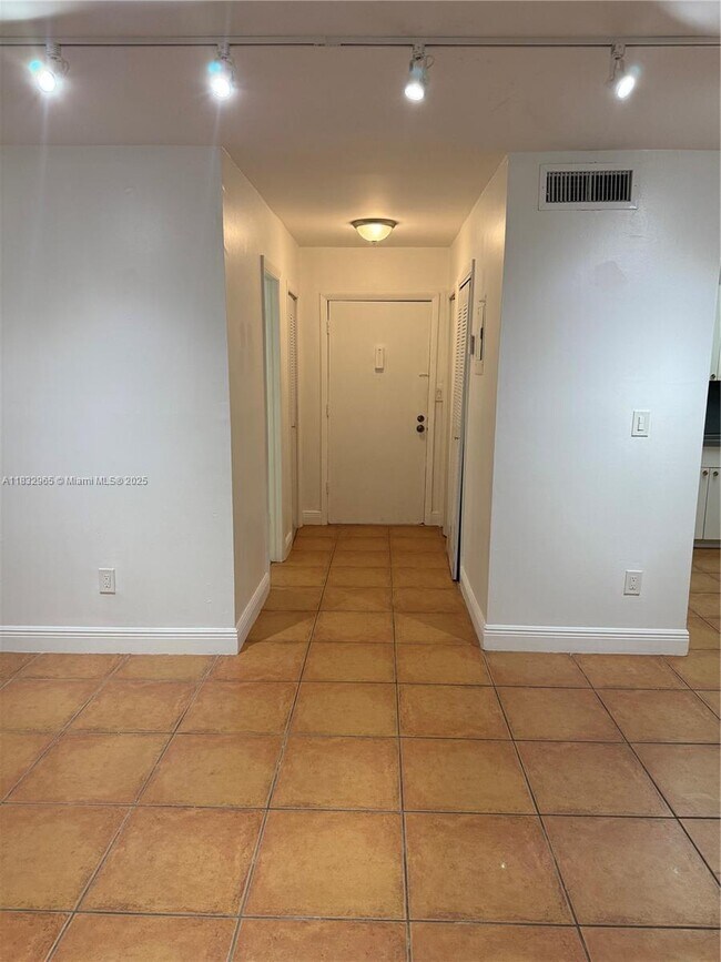 Building Photo - 5838 SW 74th Terrace