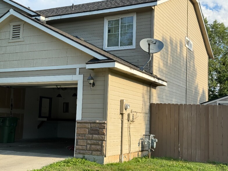 Building Photo - 398 Cassidy Dr E
