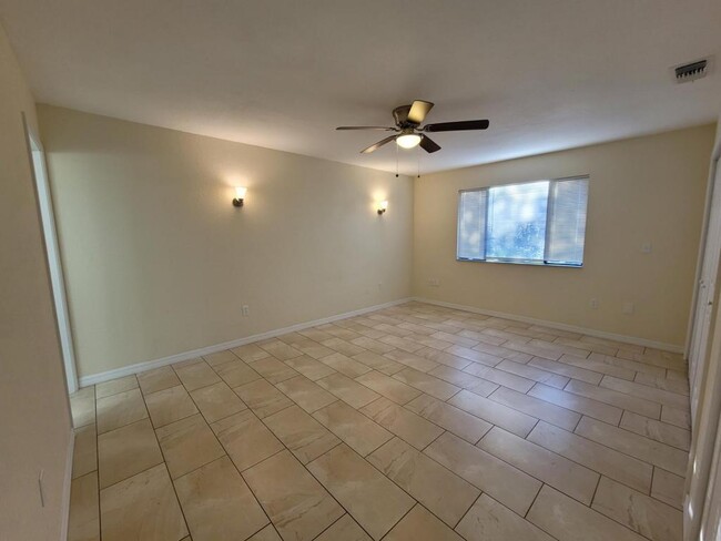 Building Photo - 7857 Pinehurst Dr
