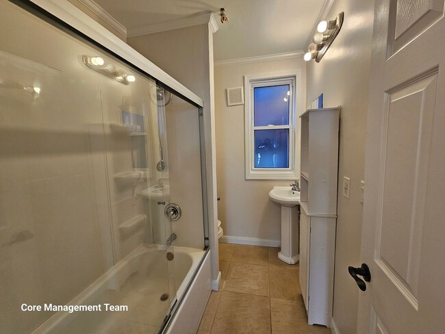 Building Photo - Amazing 4 bedroom 1 bath home in Avalon
