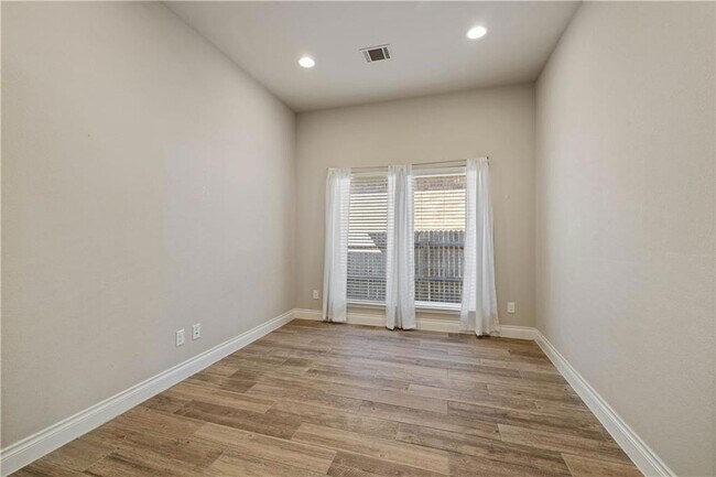 Building Photo - 421 Inspiration Dr