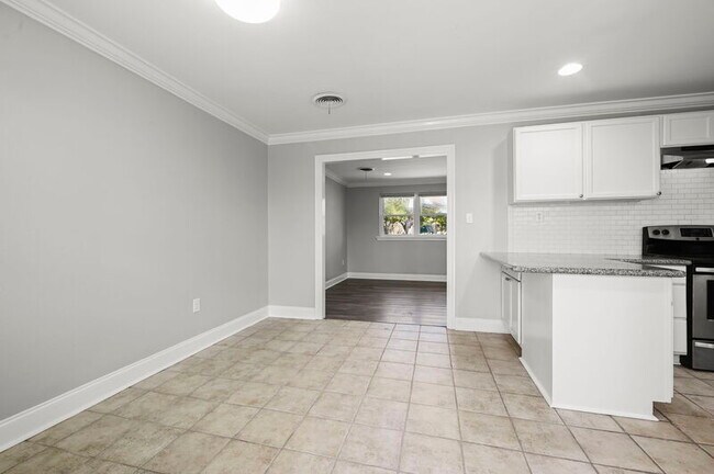 Building Photo - 8120 N Essen Heights Ct