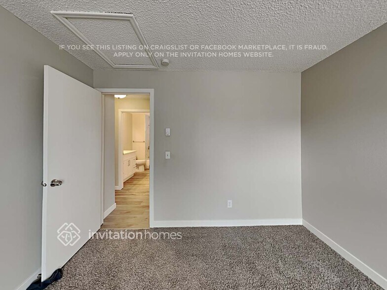 Building Photo - 18339 E Iowa Dr