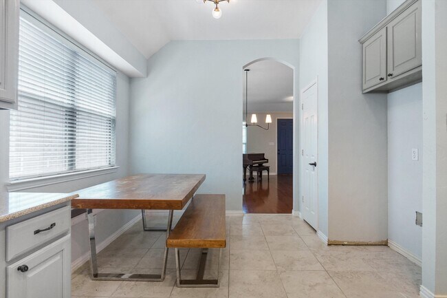 Building Photo - 5920 Pedernales Ridge