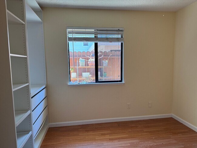 Building Photo - 2940 Candido Dr