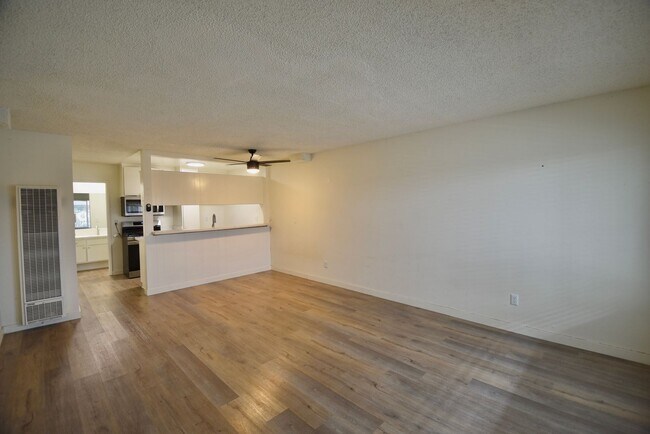 Building Photo - 14142 Victory Blvd