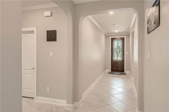 Building Photo - 303 White River Dr