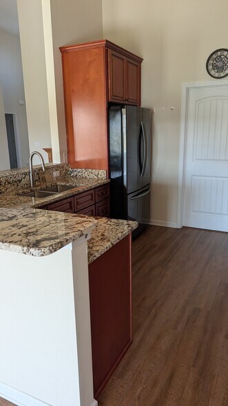 Building Photo - 409 Arecales Dr