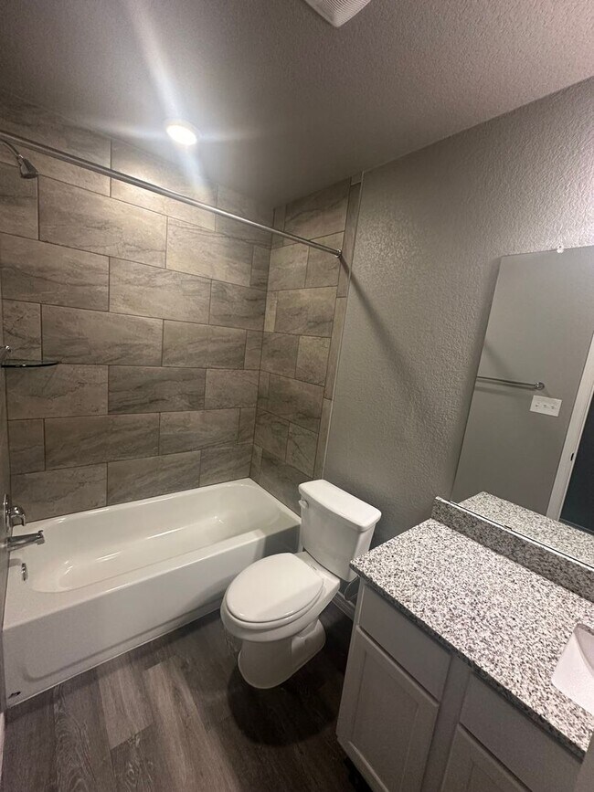 Building Photo - 3Bed/2Bath